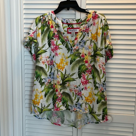 Tommy Bahama Tropical Floral Woman’s Top-100% Soft Cotton Size Medium - Picture 1 of 9